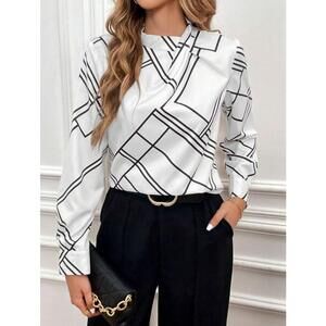 ♦️SOLD♦️ - Geo Print Twist Frony Mock Neck - Long Sleeve - Size M - NWOT